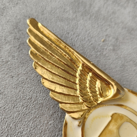 Vintage Bentley belt buckle men's golden tone cream enamel statement luxury car - Picture 5 of 8